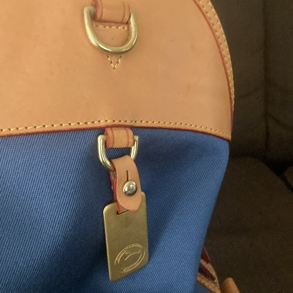 DOONEY & BOURKE Blue & Tan large travel bag. - Picture 4 of 7